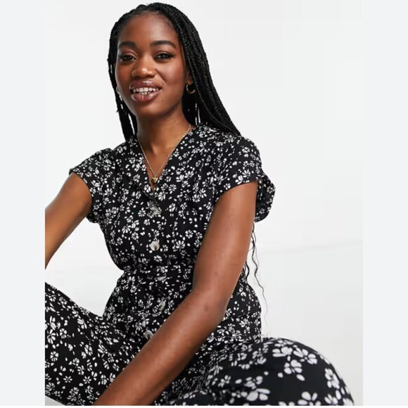 New Look floral pattern jumpsuit in black - Picture 3 of 3